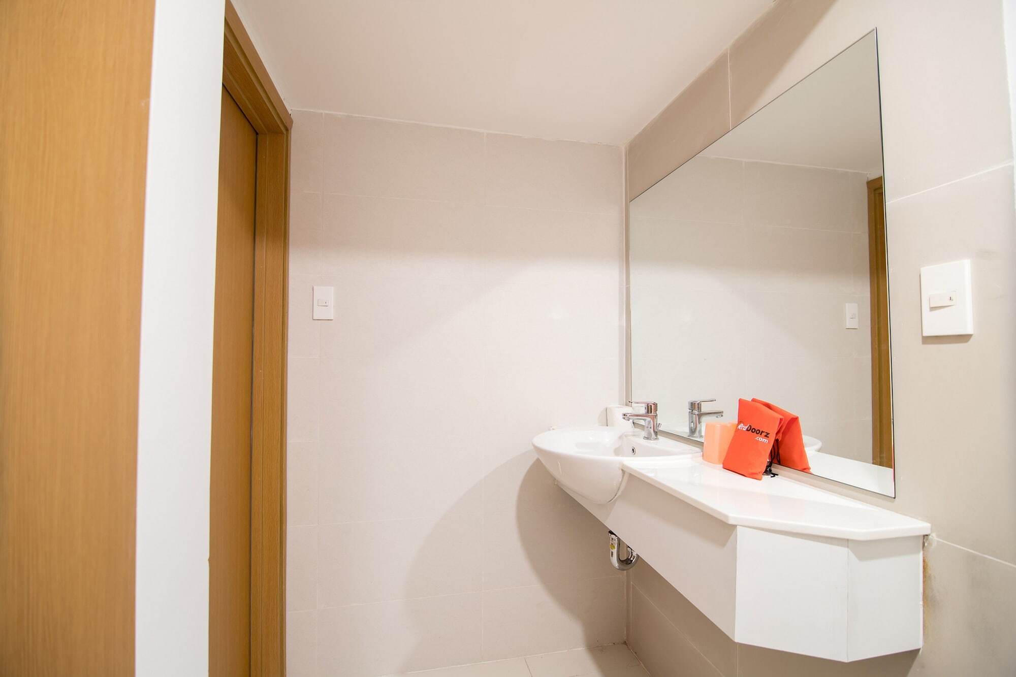 Reddoorz Plus Near Secc D7 Ho Chi Minh-stad Buitenkant foto